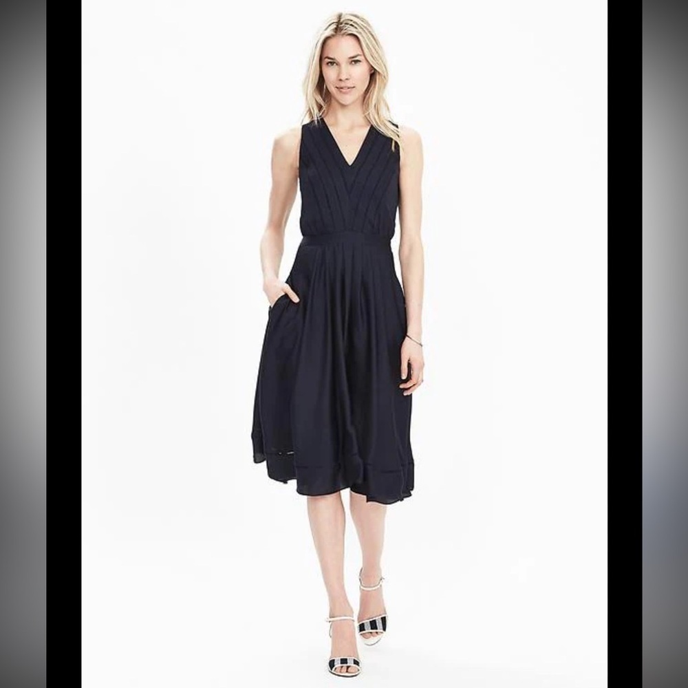 Banana Republic Satin Midi Vee Blue Pleated V Neck Flowy Classic V Neck Dress 16